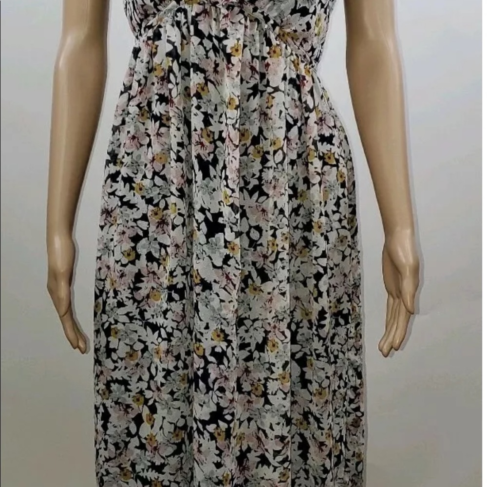I love Romano woman floral dress